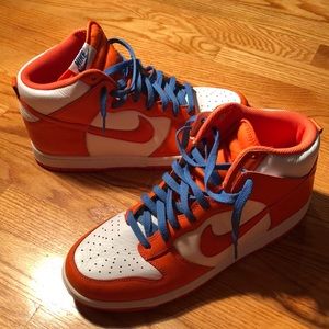 Knicks colorway Nike Dunk Hi